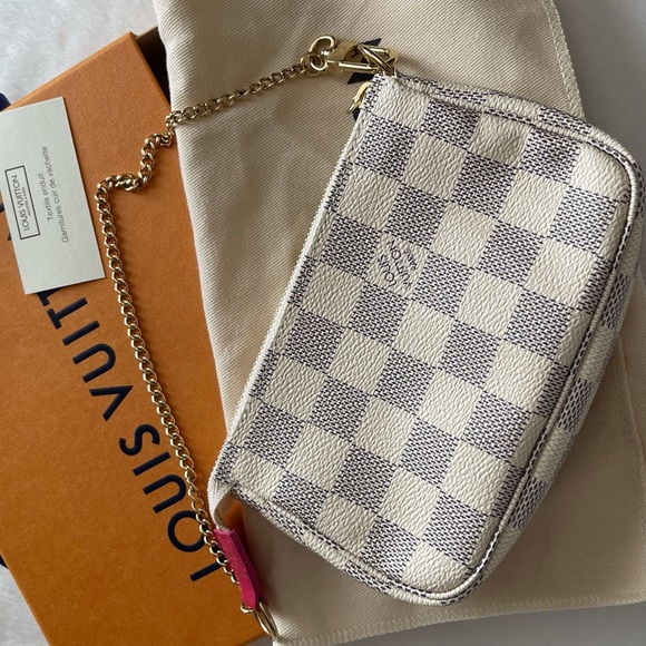 ❌SOLD❌ Louis Vuitton N60487  MINI POCHETTE WRISTLET ACCESSOIRES 2021 Christmas - Picture 5 of 9